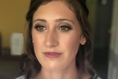 Glowing skin and natural bridal makeup for this stunning bridesmaid