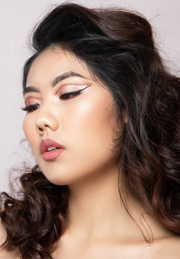 Get the look – nude cut crease glam